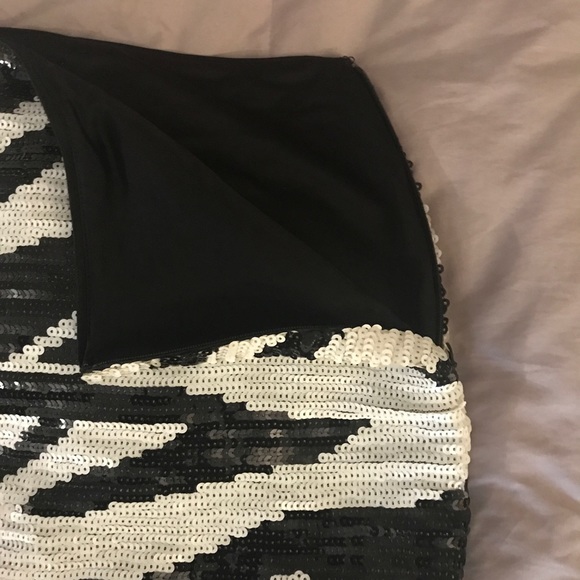 NWT* BEBE Sequin Skirt - Picture 5 of 7